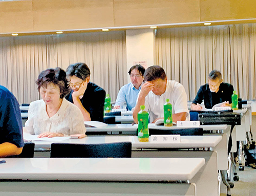 五藤会長も熱心に勉強